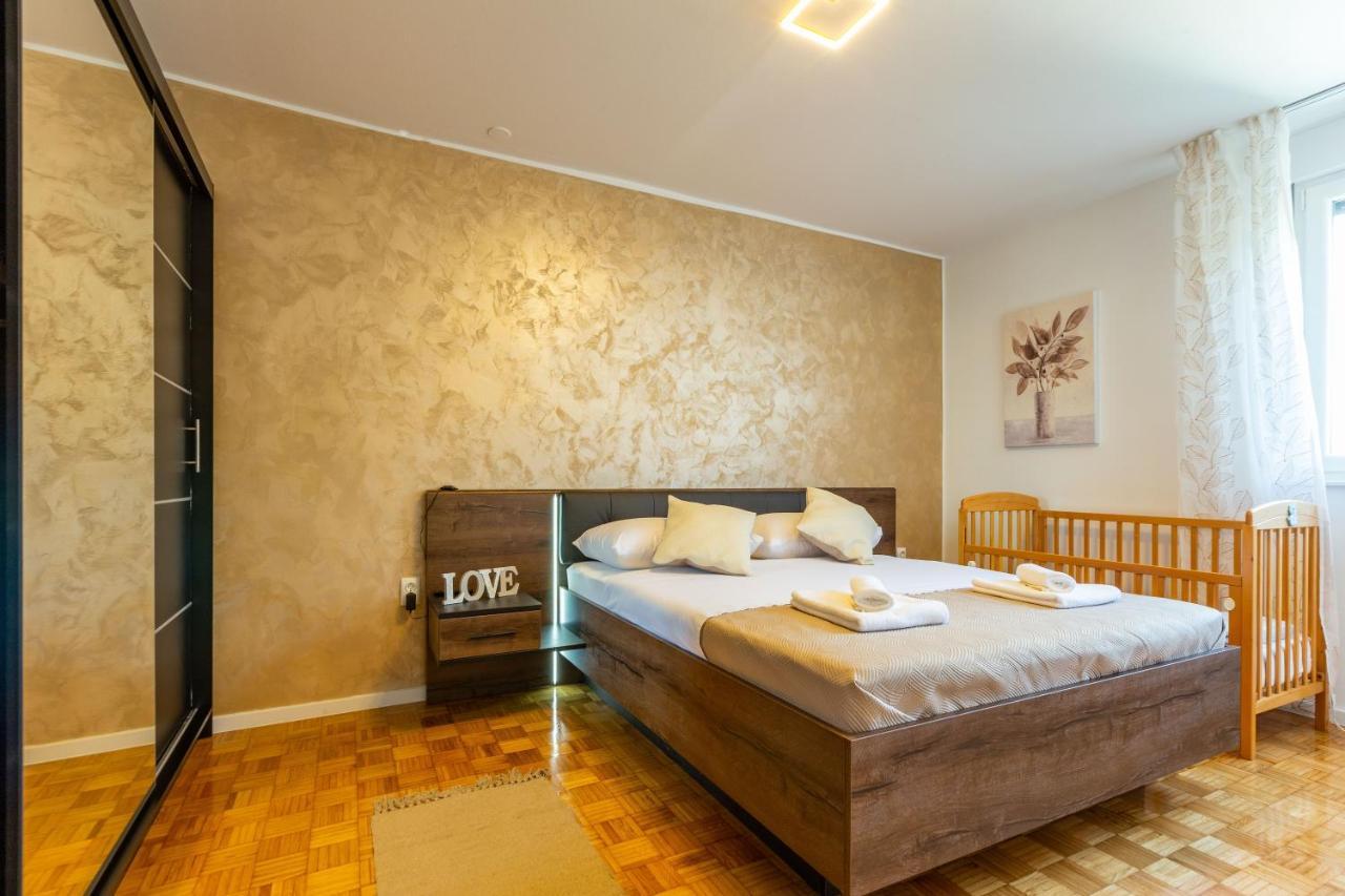 Apolon 2Bdr Apartment With Balcony ザダル エクステリア 写真