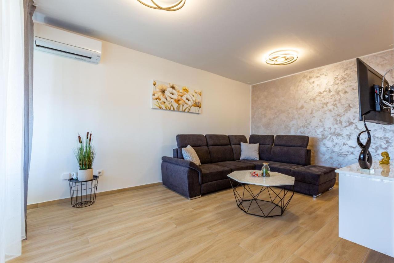 Apolon 2Bdr Apartment With Balcony ザダル エクステリア 写真