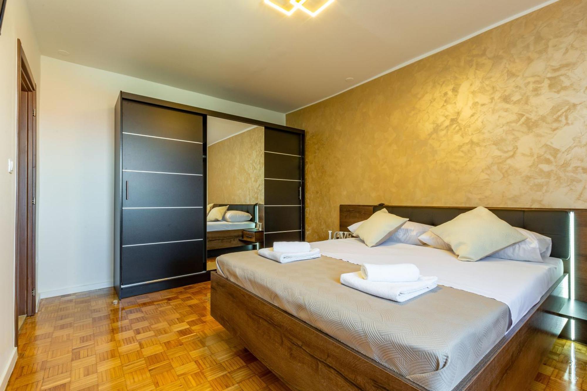 Apolon 2Bdr Apartment With Balcony ザダル エクステリア 写真