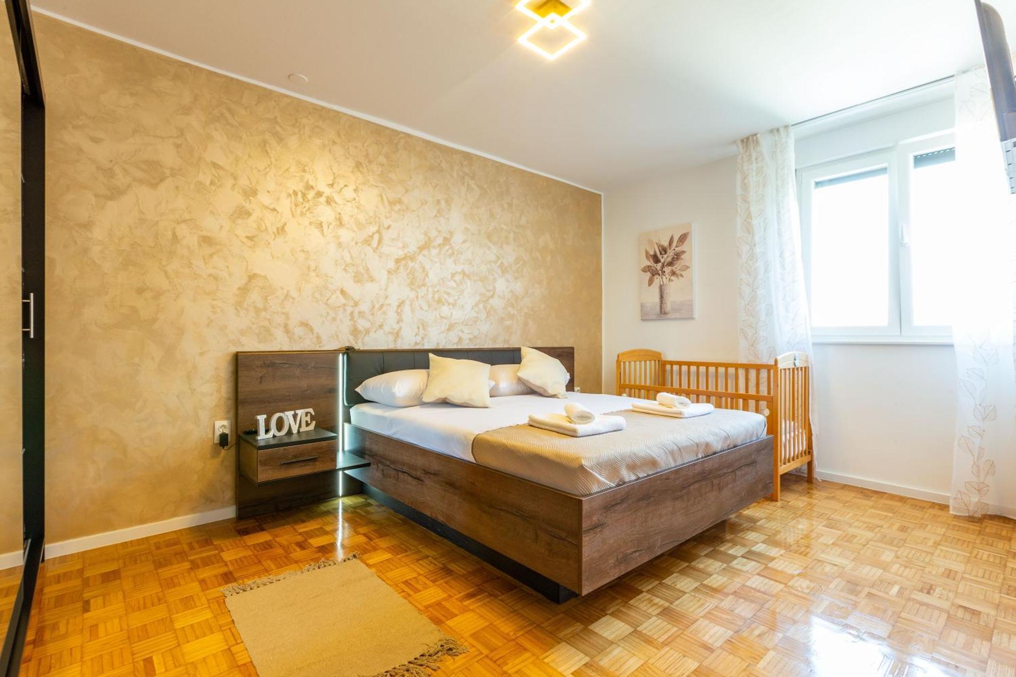 Apolon 2Bdr Apartment With Balcony ザダル エクステリア 写真