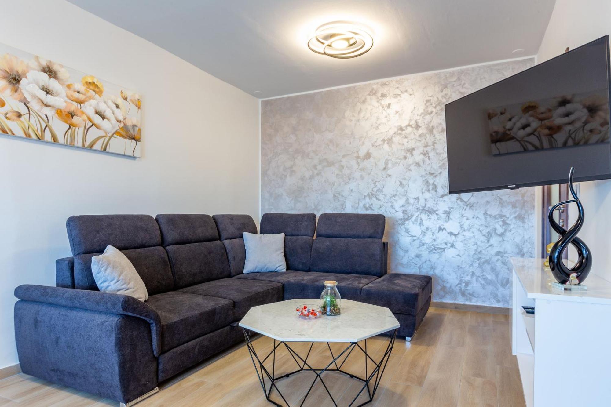 Apolon 2Bdr Apartment With Balcony ザダル エクステリア 写真